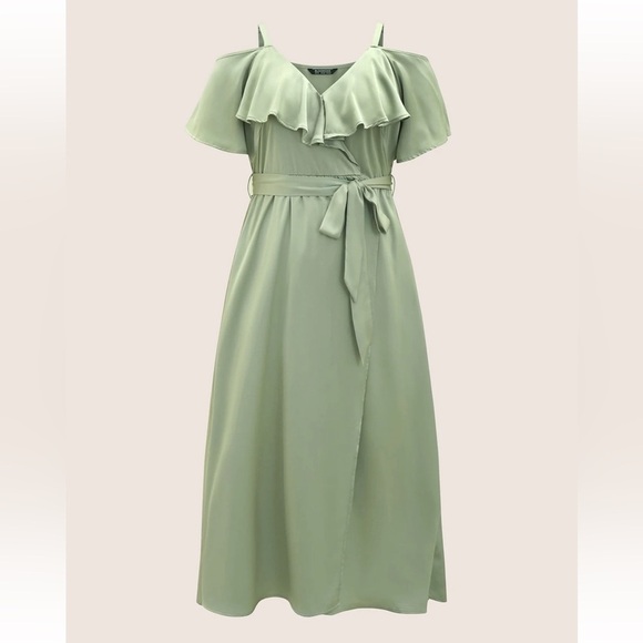 BloomChic Plus Size 2XL Solid Heart Neckline Satin Ruffle Sleeve Dress us18-20 - Picture 6 of 7